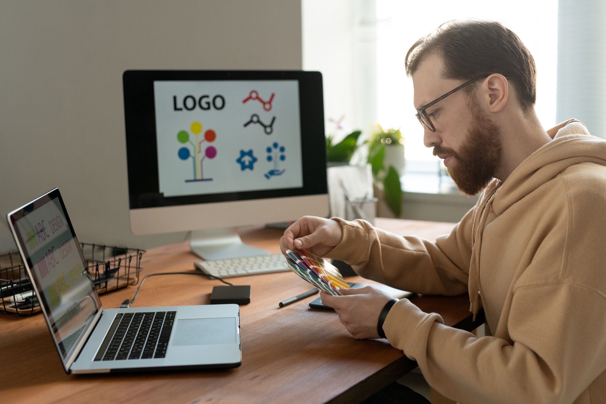 Your quick guide to creating a logo usage policy [template included]