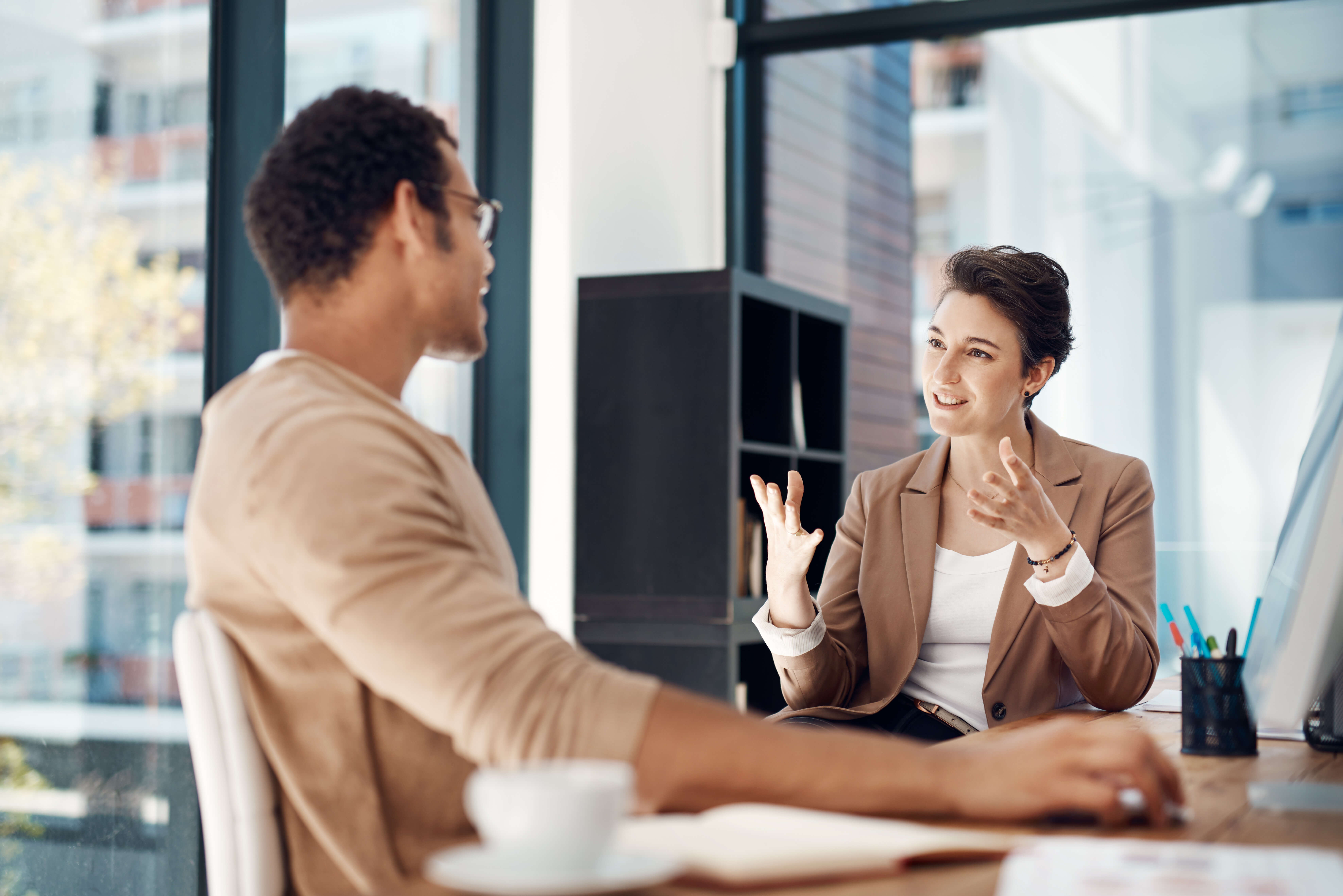 Programas de reconocimiento en el lugar de trabajo: cómo crear una cultura moderna de agradecimiento