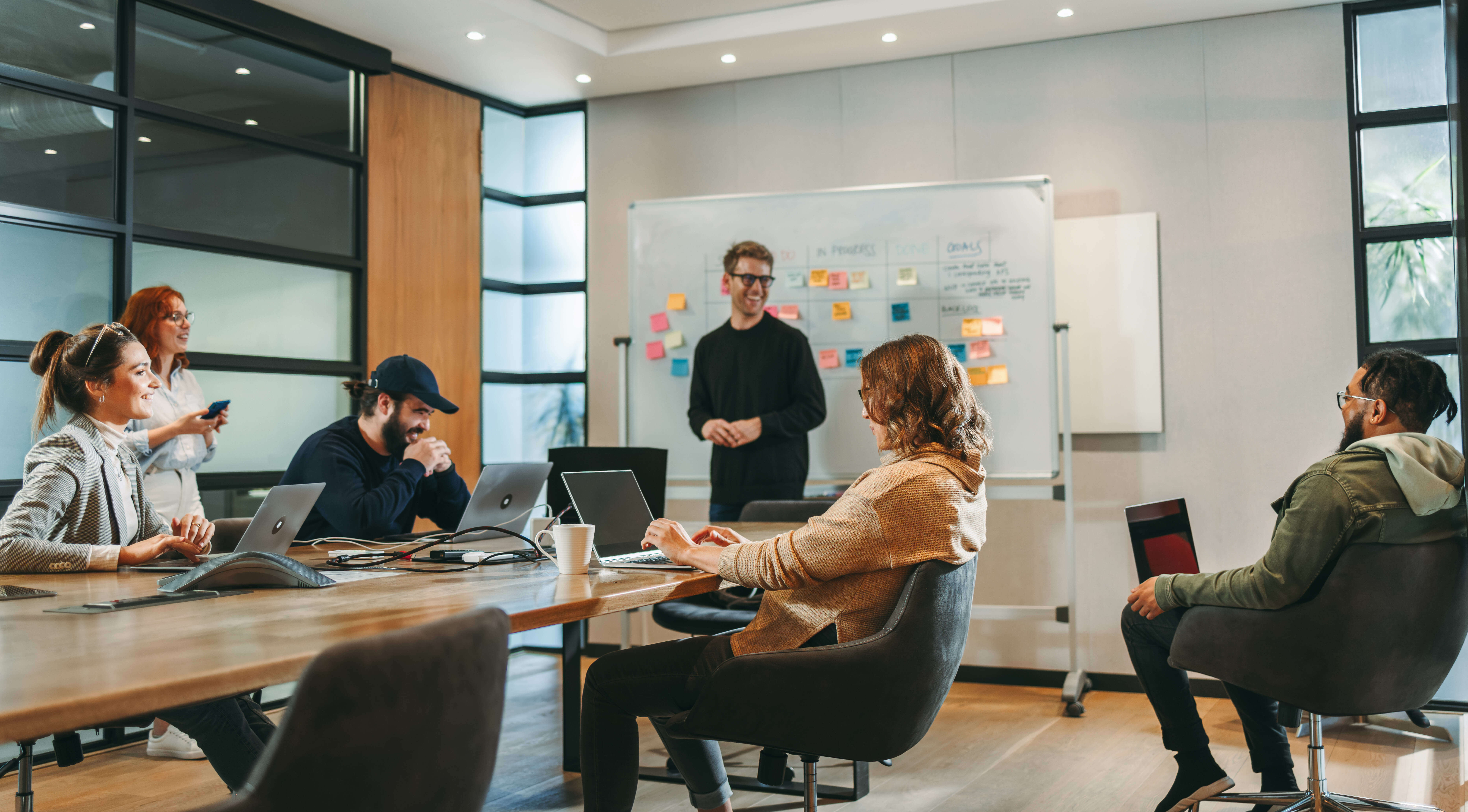 What are the signs that a company's internal communication is broken?